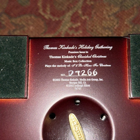 Beautiful Vtg 2002 Holiday Gathering Music box by Thomas Kinkade - Picture 8 of 12